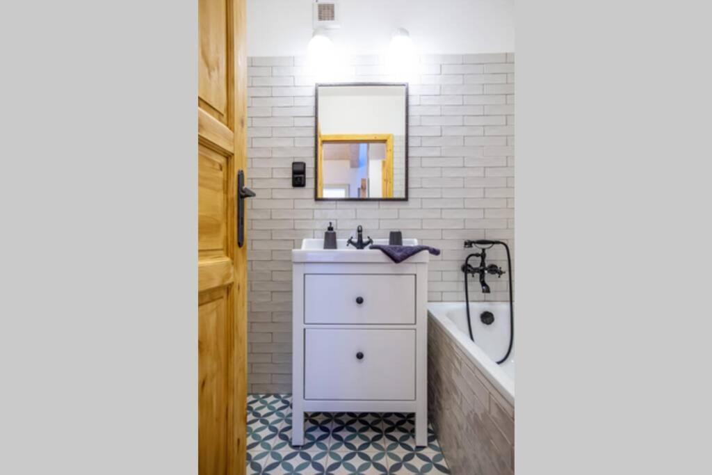 Old Smithery From 17. Century Sobcice Extérieur photo